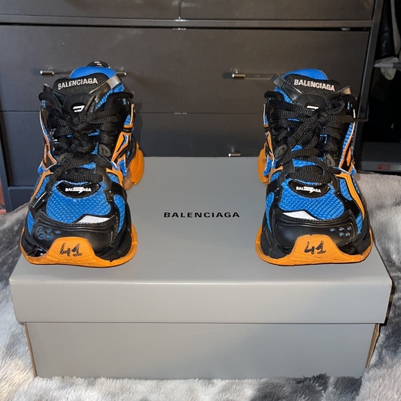 Balenciagia Sneakers - Picture 3 of 5